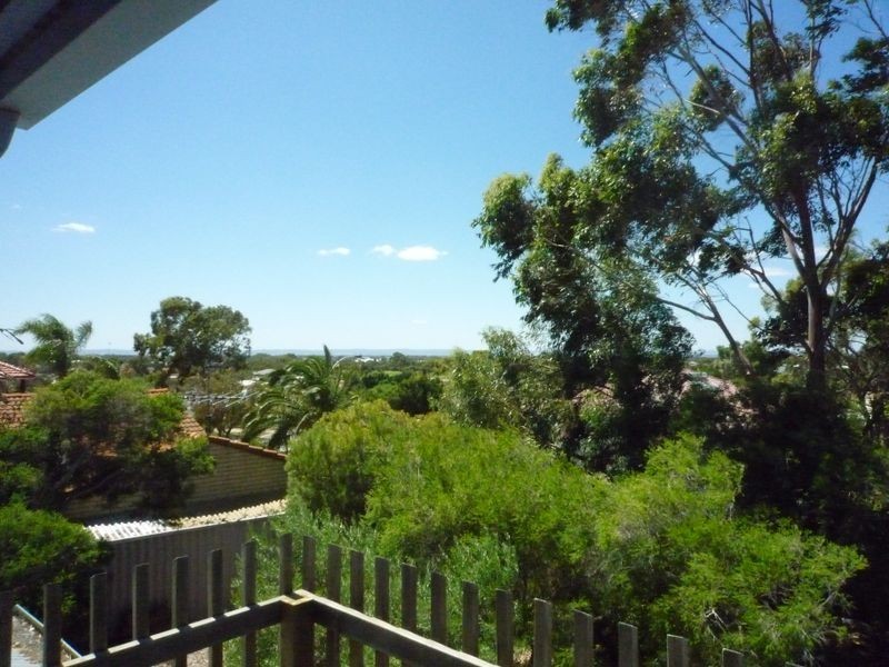 15 Yorrell Place, Halls Head WA 6210