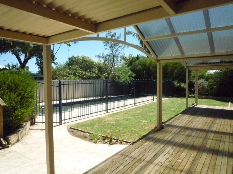 15 Yorrell Place, Halls Head WA 6210