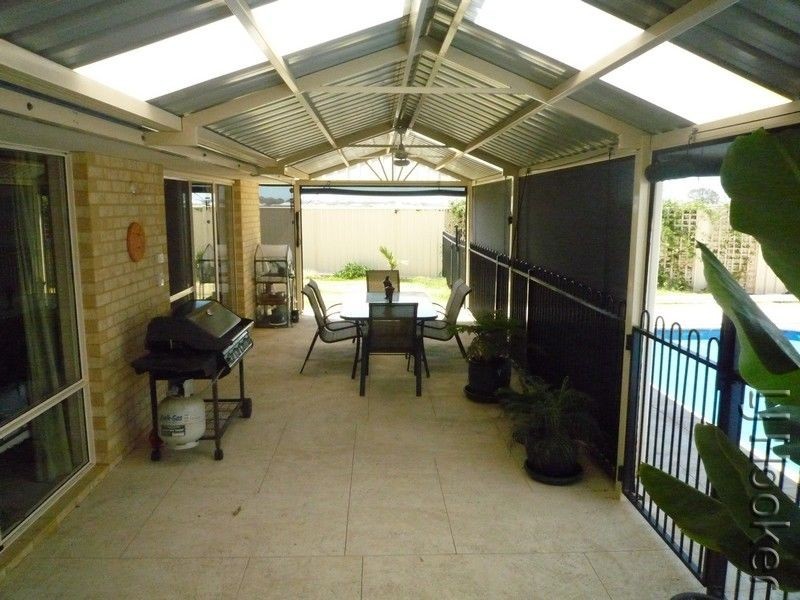 8 Burrill Rest, Lakelands WA 6180