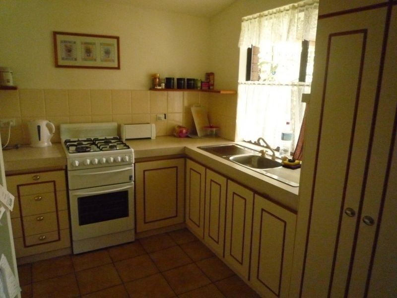 14 Portmarock Cir, Halls Head WA 6210