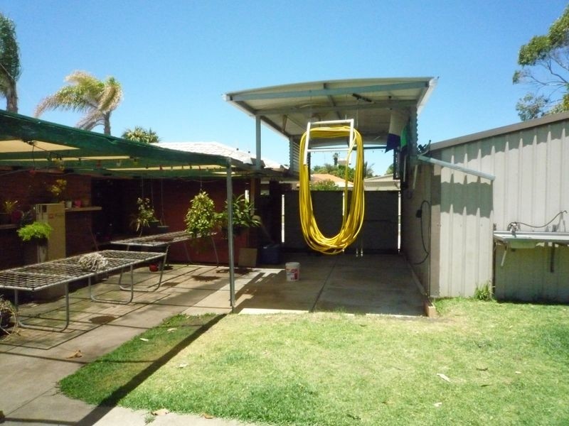 14 Portmarock Cir, Halls Head WA 6210