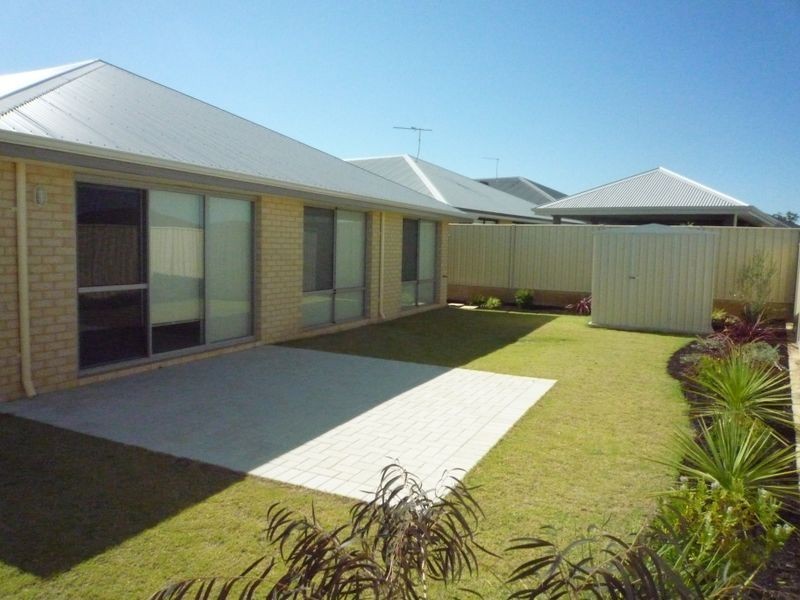 4 Tandure Heights, Lakelands WA 6180