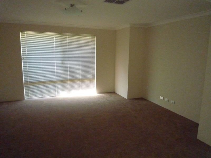 4 Tandure Heights, Lakelands WA 6180