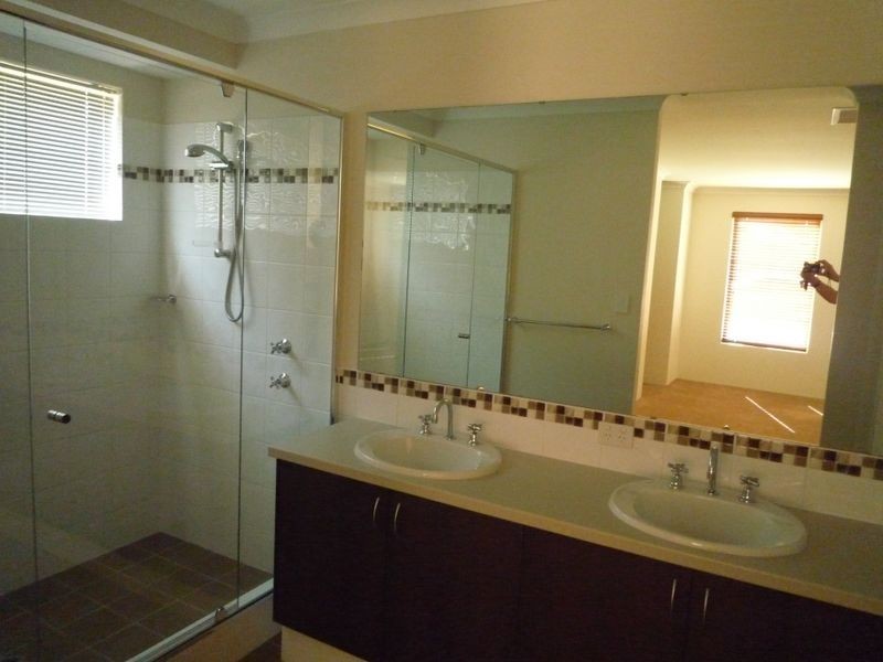 4 Tandure Heights, Lakelands WA 6180