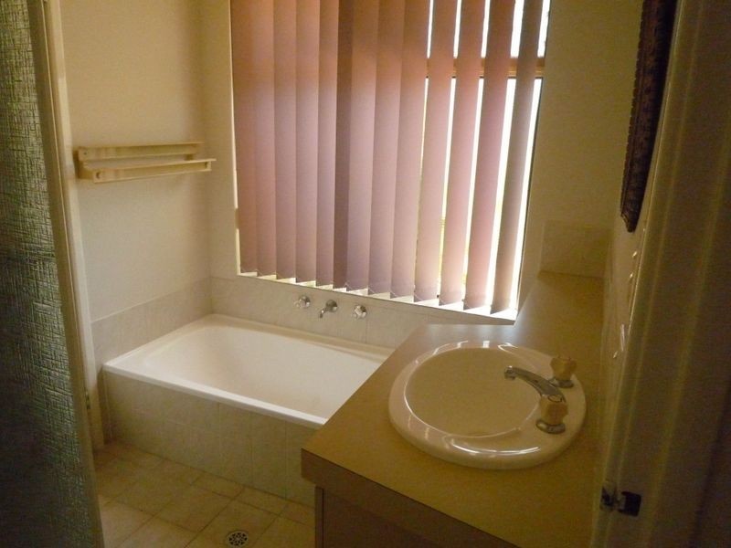 4b Wanbi Place, Greenfields WA 6210