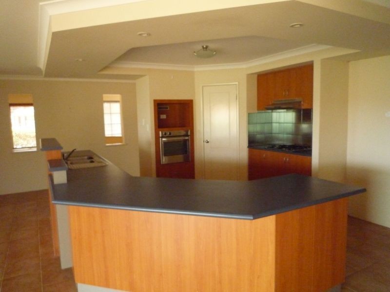 10 Addingham Boulevard, Madora Bay WA 6210