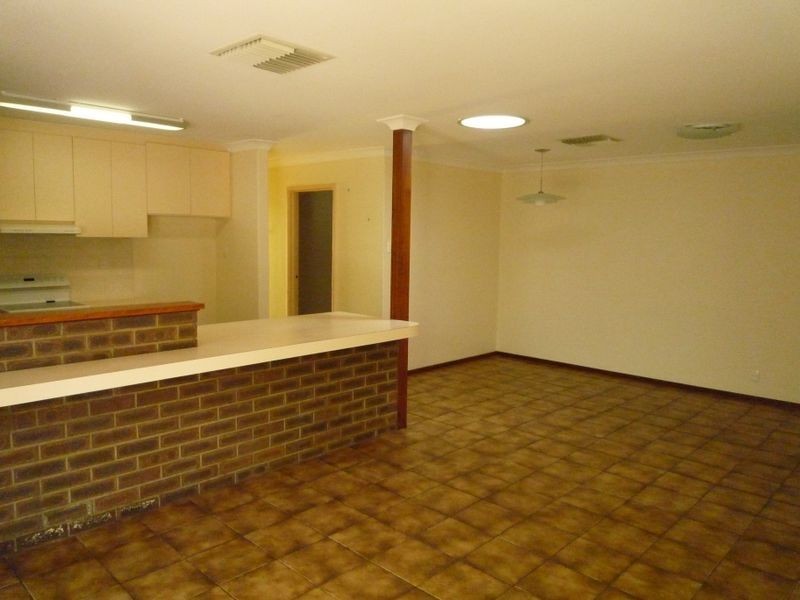 3 Gleneagle Place, Halls Head WA 6210