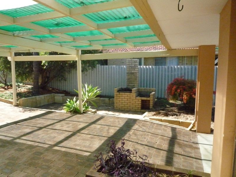 3 Gleneagle Place, Halls Head WA 6210