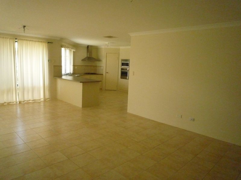 17 Waratah Circle, Halls Head WA 6210