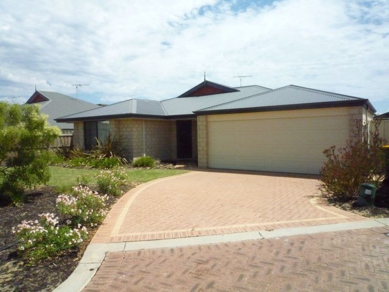 17 Waratah Circle, Halls Head WA 6210