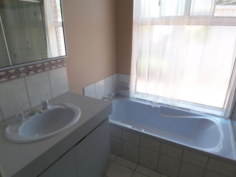 6 Winnipeg Court, Greenfields WA 6210