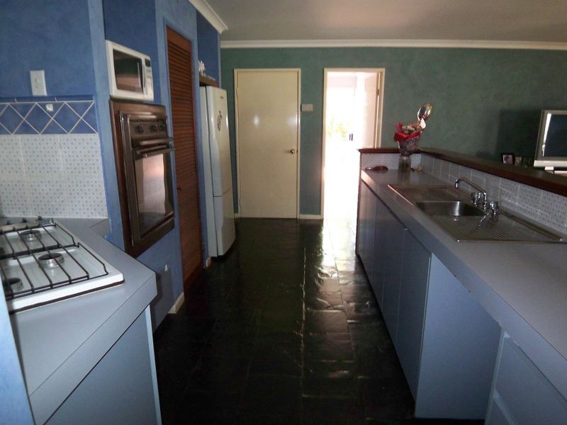 6 Winnipeg Court, Greenfields WA 6210