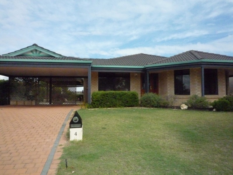 4 Daydream Plaza, Halls Head WA 6210