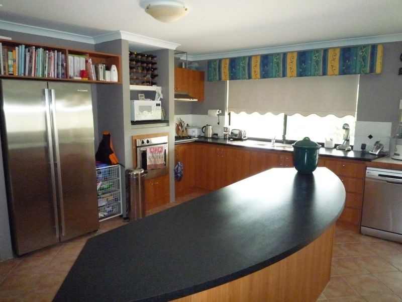 4 Daydream Plaza, Halls Head WA 6210