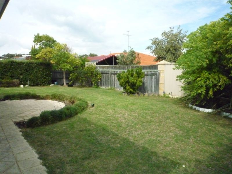 4 Daydream Plaza, Halls Head WA 6210