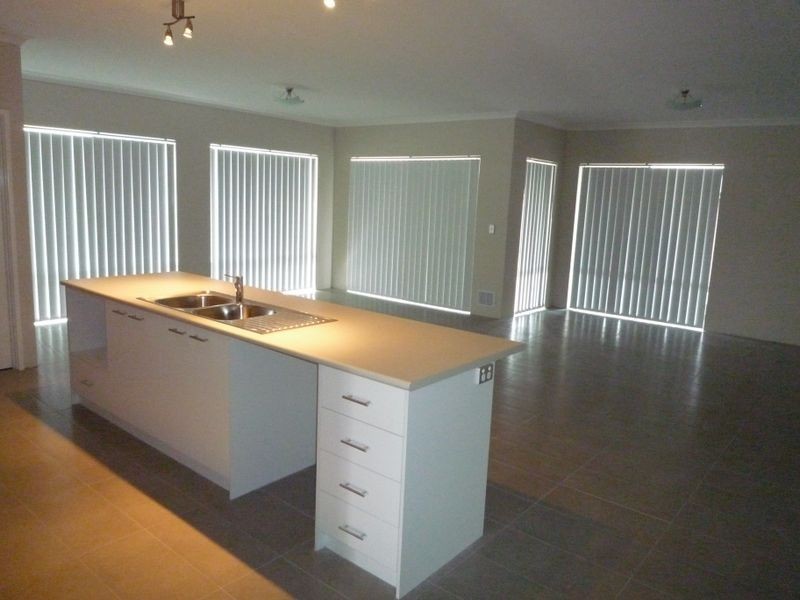 18 Adriana Way, Halls Head WA 6210