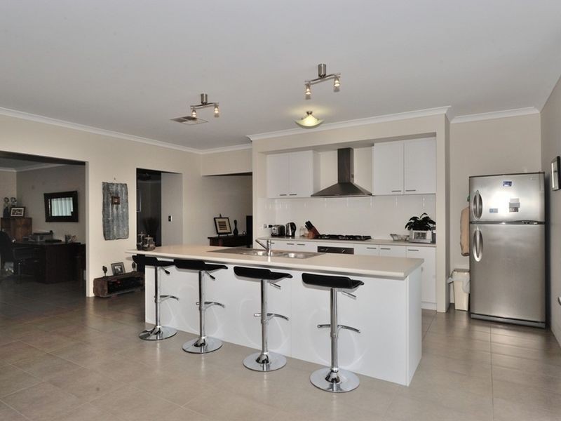 18 Adriana Way, Halls Head WA 6210