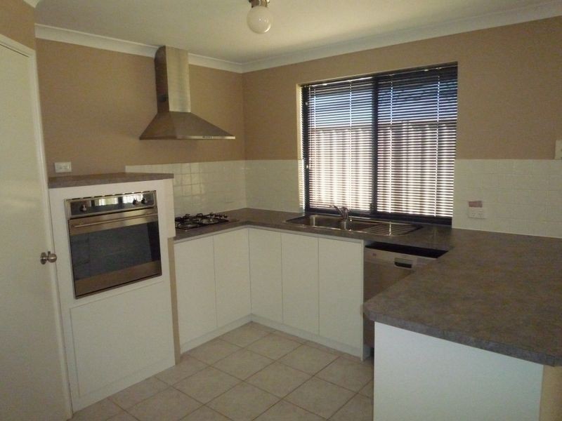 22 Kerkeri Heights, Lakelands WA 6180