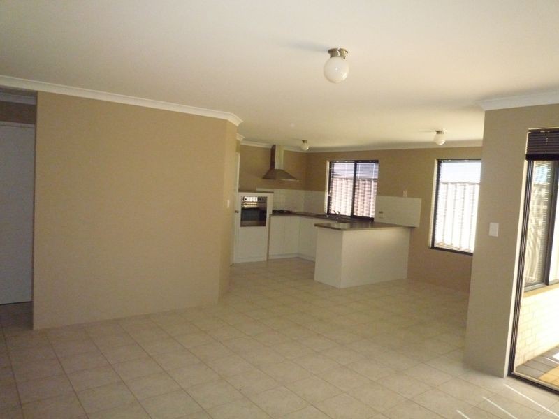 22 Kerkeri Heights, Lakelands WA 6180