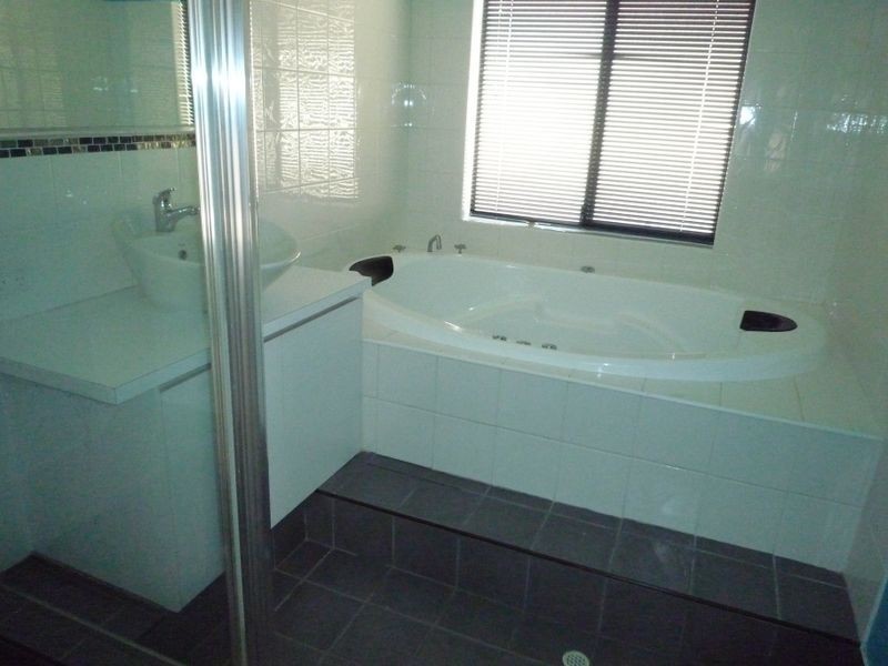 22 Kerkeri Heights, Lakelands WA 6180