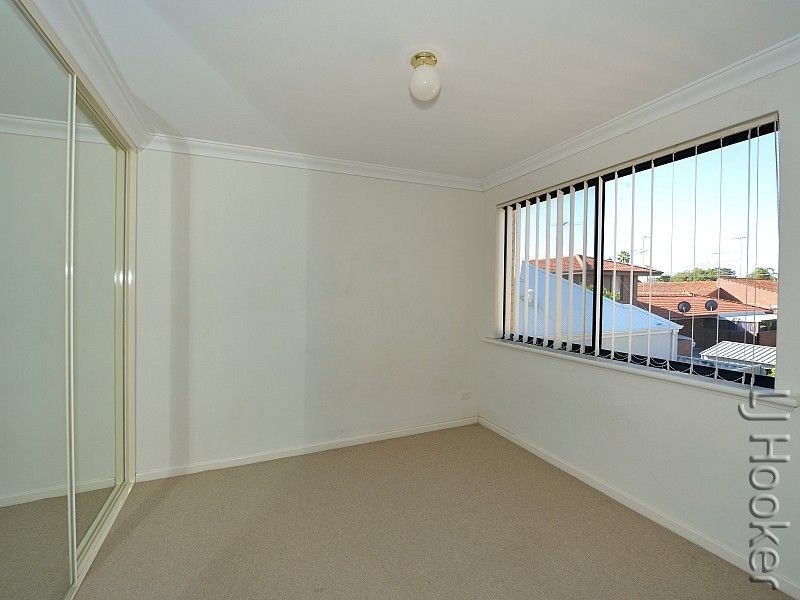 4/6 Churchill Avenue, Dudley Park WA 6210