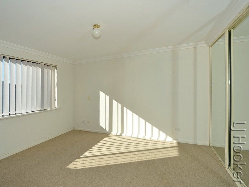 4/6 Churchill Avenue, Dudley Park WA 6210