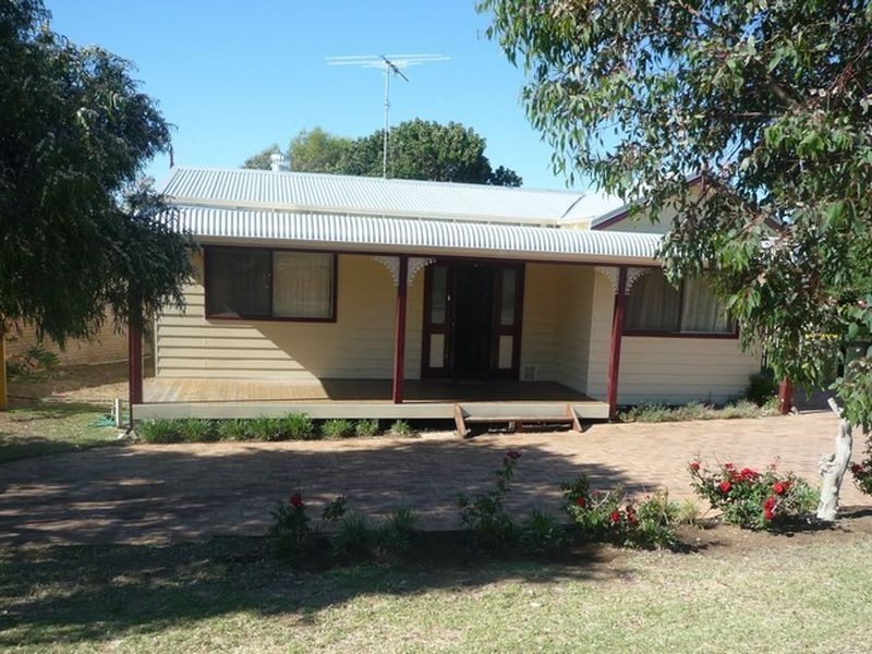 16 Oversby Street, Halls Head WA 6210