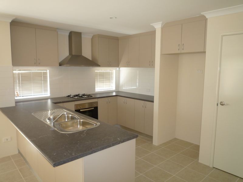 12 Illyarrie Avenue, Falcon WA 6210