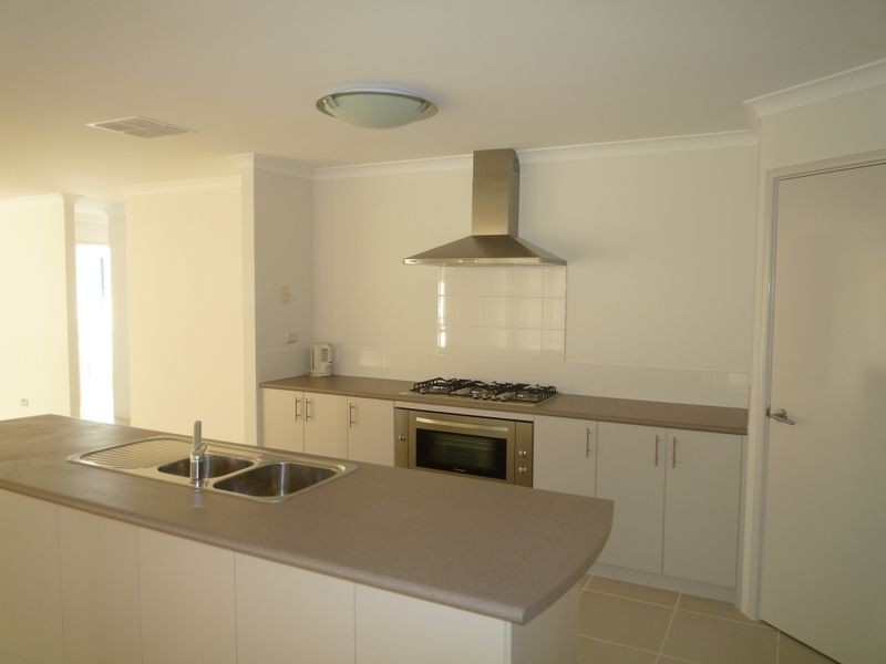 18 Highcliff Circle, Lakelands, Mandurah WA 6210