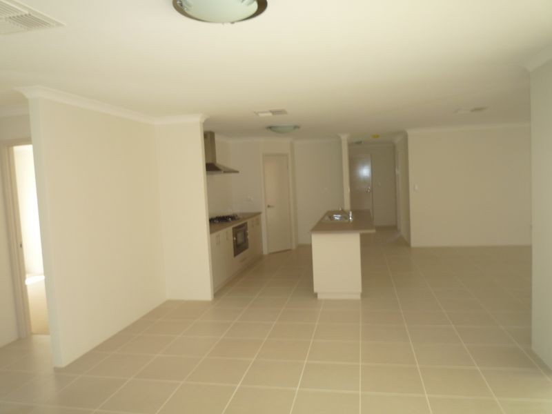 18 Highcliff Circle, Lakelands, Mandurah WA 6210