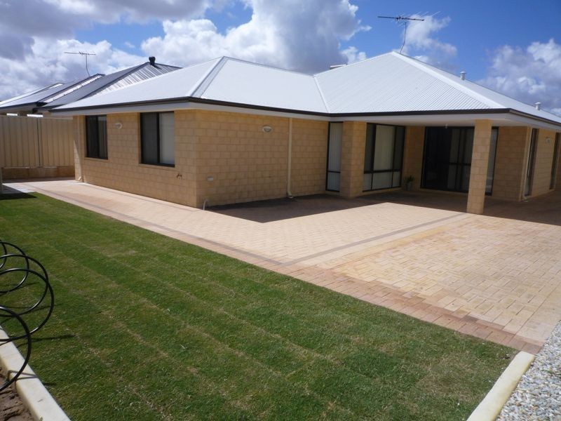 18 Highcliff Circle, Lakelands, Mandurah WA 6210