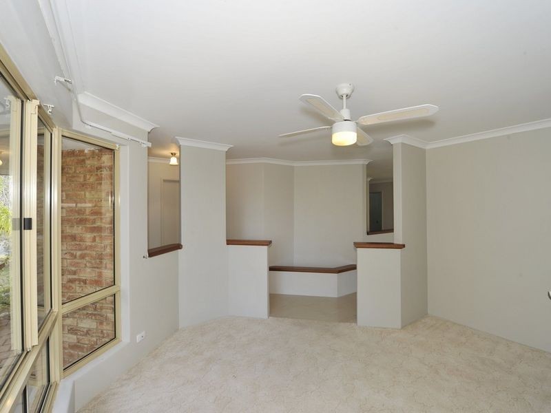 5A Honeysuckle Ramble, Halls Head WA 6210