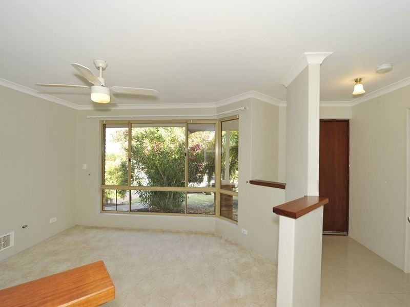 5A Honeysuckle Ramble, Halls Head WA 6210