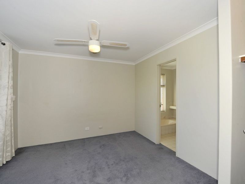 5A Honeysuckle Ramble, Halls Head WA 6210