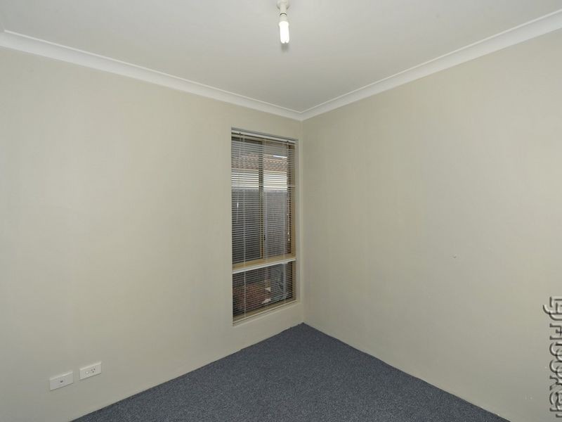 5A Honeysuckle Ramble, Halls Head WA 6210