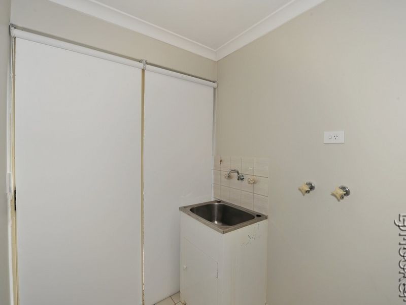 5A Honeysuckle Ramble, Halls Head WA 6210