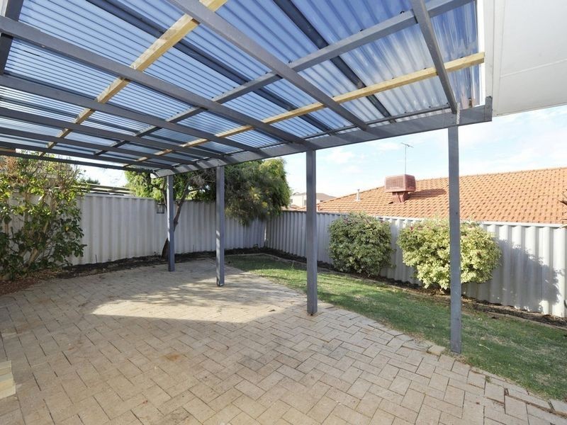 5A Honeysuckle Ramble, Halls Head WA 6210