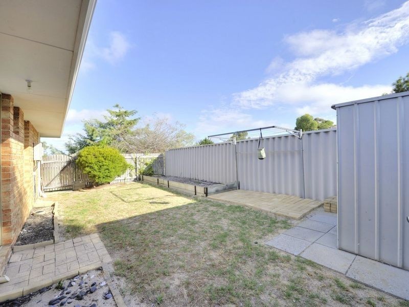 5A Honeysuckle Ramble, Halls Head WA 6210