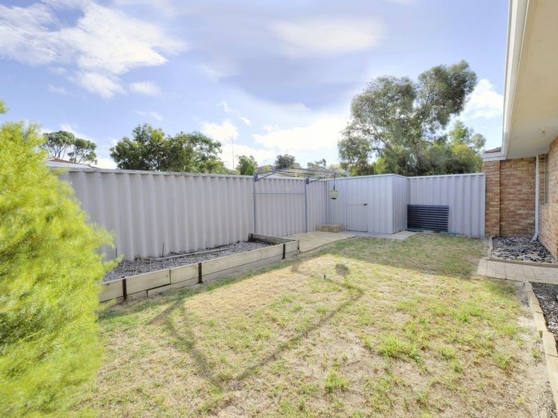 5A Honeysuckle Ramble, Halls Head WA 6210