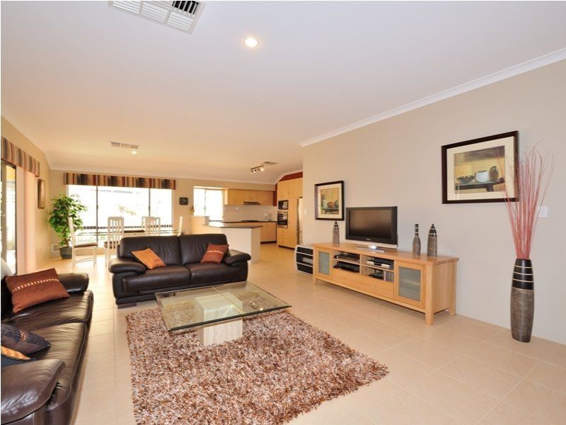 18 Anvils Circle, Secret Harbour WA 6173