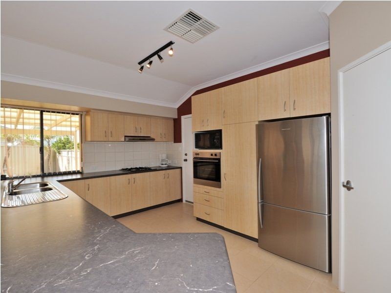 18 Anvils Circle, Secret Harbour WA 6173