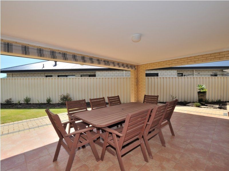 18 Anvils Circle, Secret Harbour WA 6173