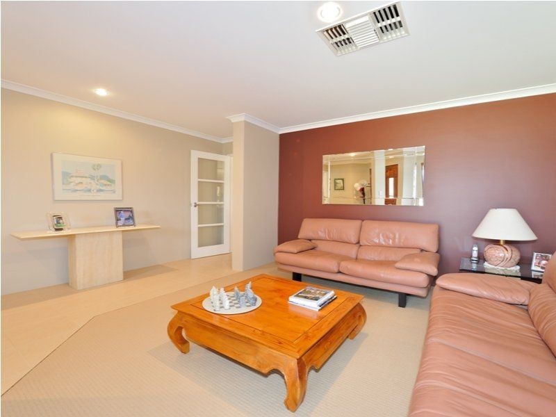 18 Anvils Circle, Secret Harbour WA 6173