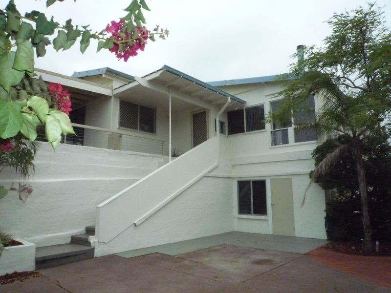 24 Valley Road, Halls Head WA 6210