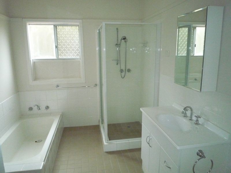 24 Valley Road, Halls Head WA 6210