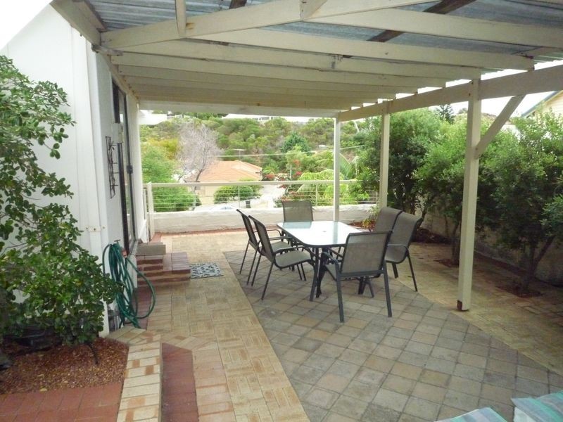 24 Valley Road, Halls Head WA 6210