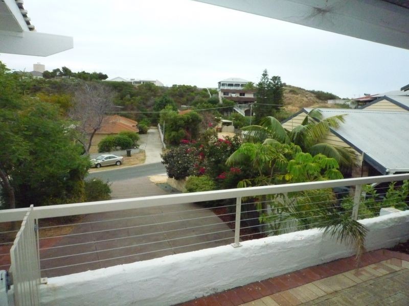 24 Valley Road, Halls Head WA 6210