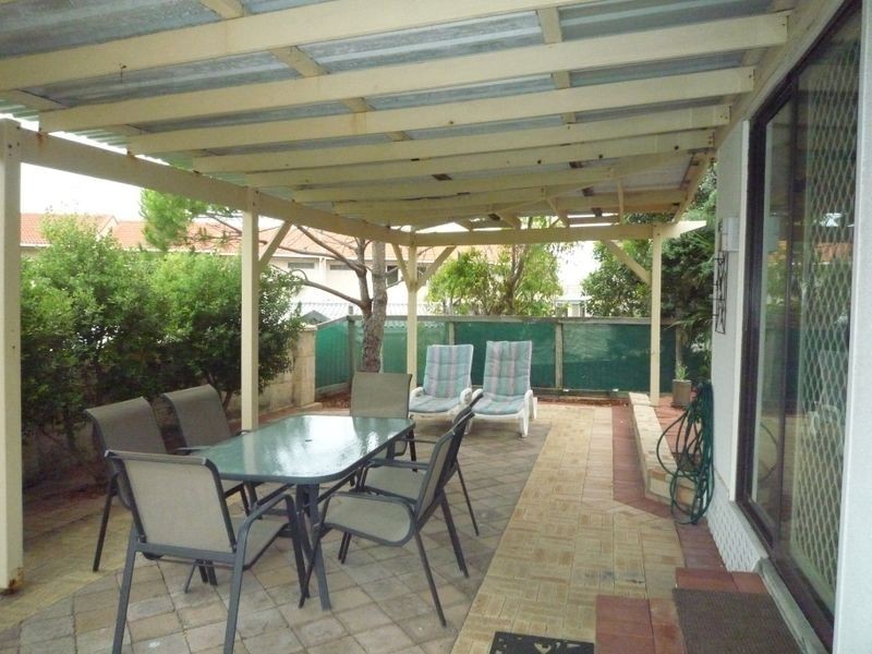 24 Valley Road, Halls Head WA 6210