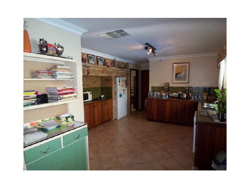 6 Fairfield Way, Halls Head WA 6210