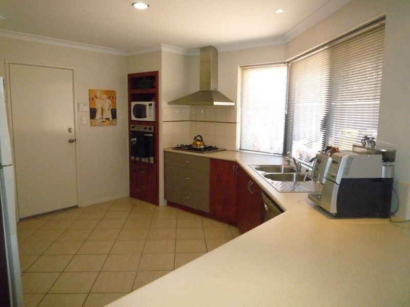 6 Poivre Place, San Remo WA 6210